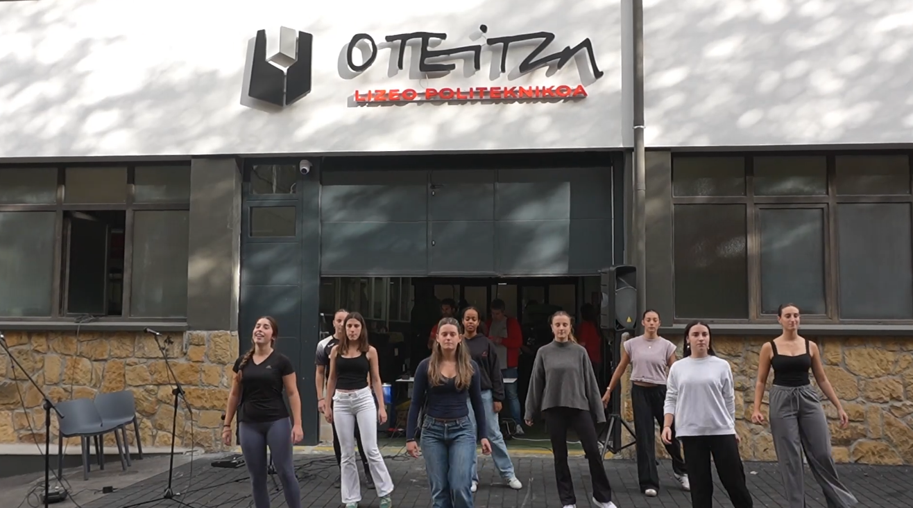 Ikasleak Oteitza eguna ospatzen