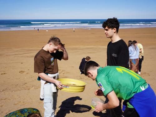 Oteitzako ikasleak mikroplatikoen bila!